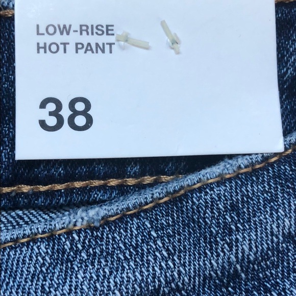 NWT Zara Low Rise Hot Pant Jean Shorts❣️ - Picture 9 of 10